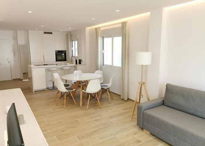 Bright 2 Bedroom Apt Golden Mile Next To Beach Rdr225